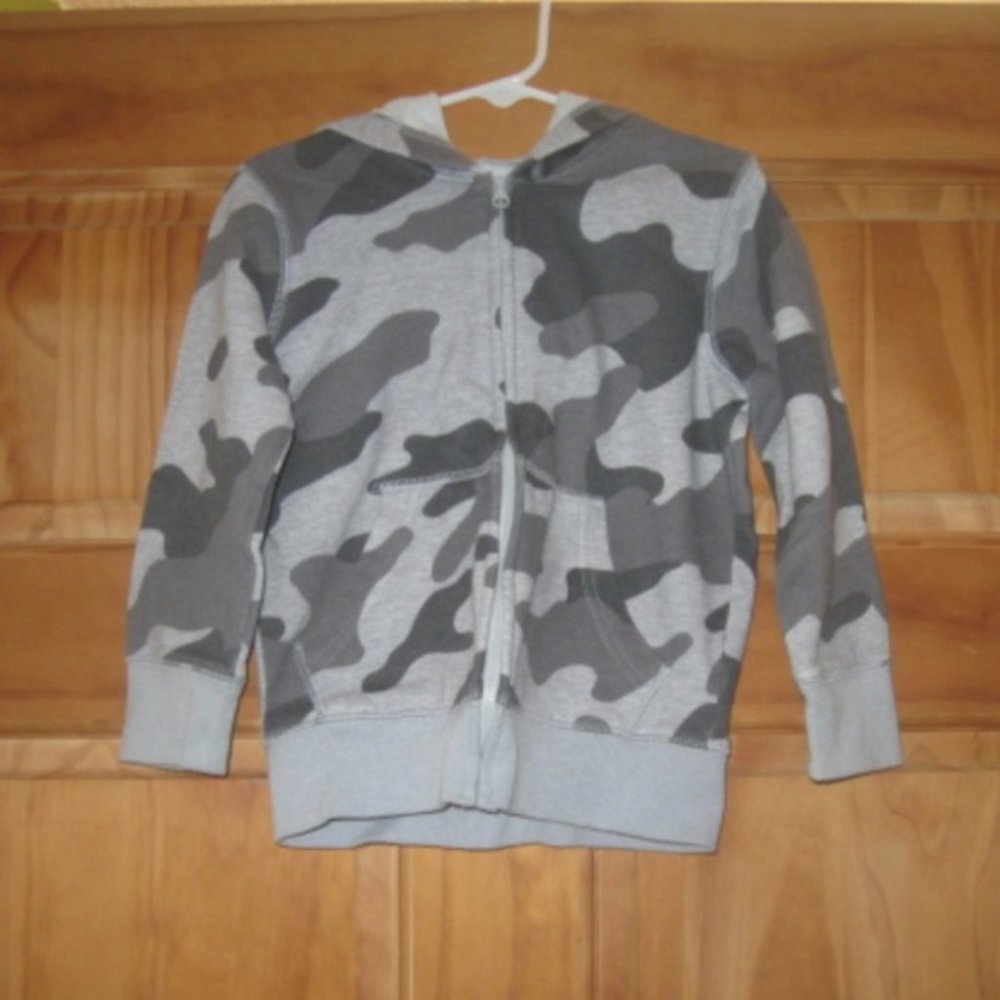 5/$30 Boys Jumping Beans Collectible Fleece Camo Zip Up Hooded Sweatshirt